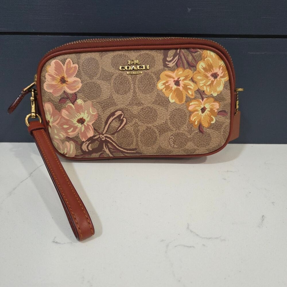 Coach Prairie Signature Sadie Bag Wristlet Double Zip Closure Gold Tone Hardware